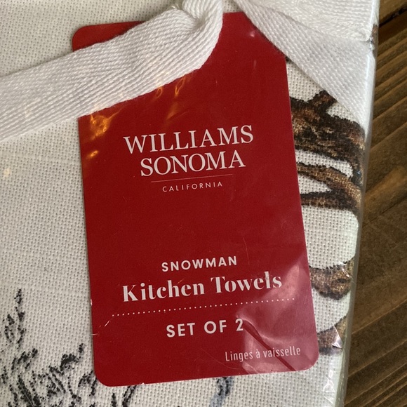 Williams Sonoma Winter Wonderland Snowman Kitchen Towels, Set of 2 ❄️☃️🎅🏻🎄 - Picture 15 of 16